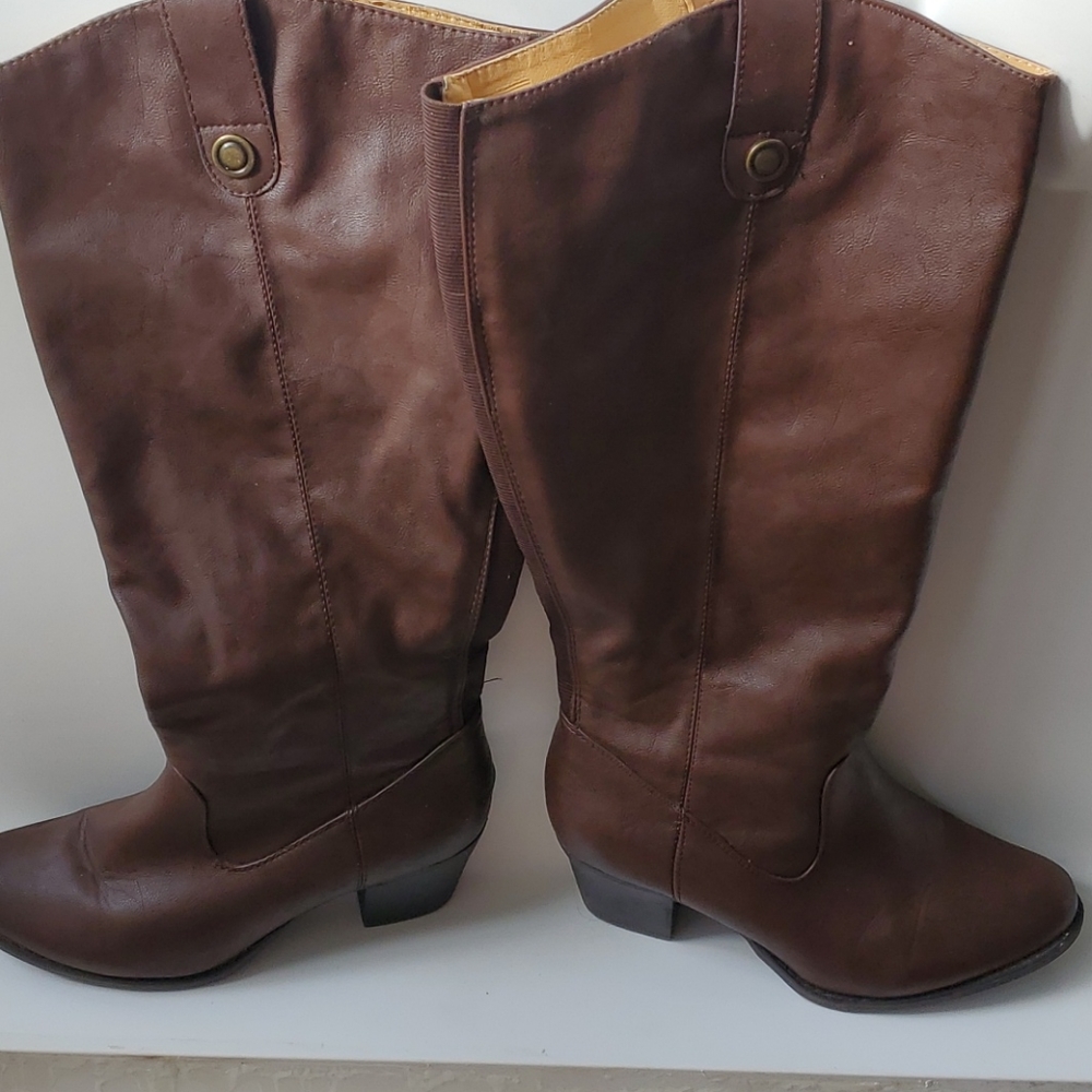 Women's size 8 boots